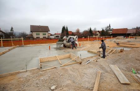 GRADNJA DOMA ZAŠČITE IN REŠEVANJA Z MEDGENERACIJSKIM CENTROM RAKEK 15 FOTO LJUBO VUKELIČ